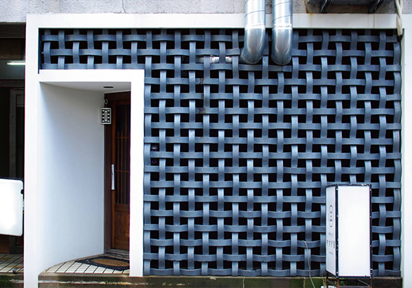 越前瓦を仕様した建物