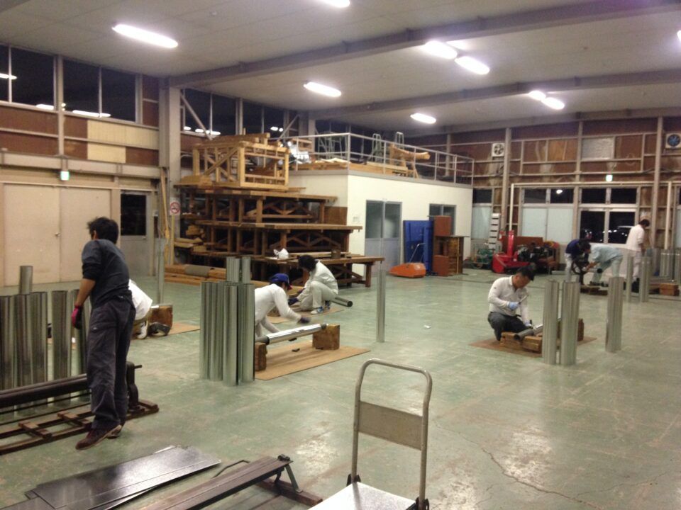 福井市内の小学校の煙突は福井県板青年部で作ってます。
