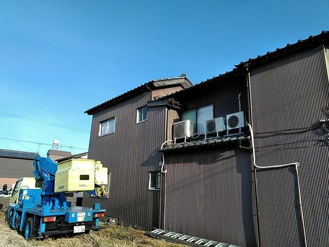 福井市でスカイマスターを使って雨どい修理１