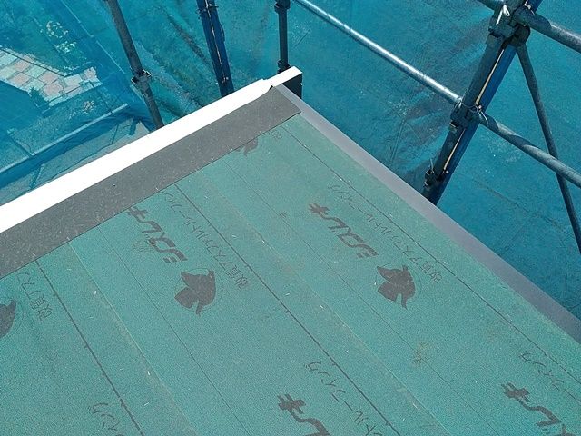 坂井市春江町で屋根の水切取り付け