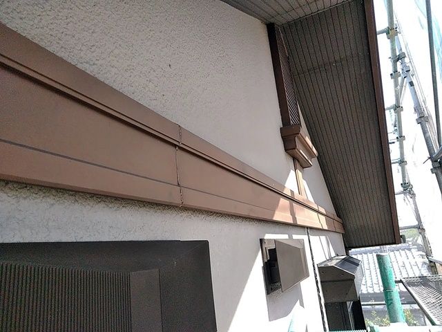 鯖江市の住宅でモール工事と換気扇取替