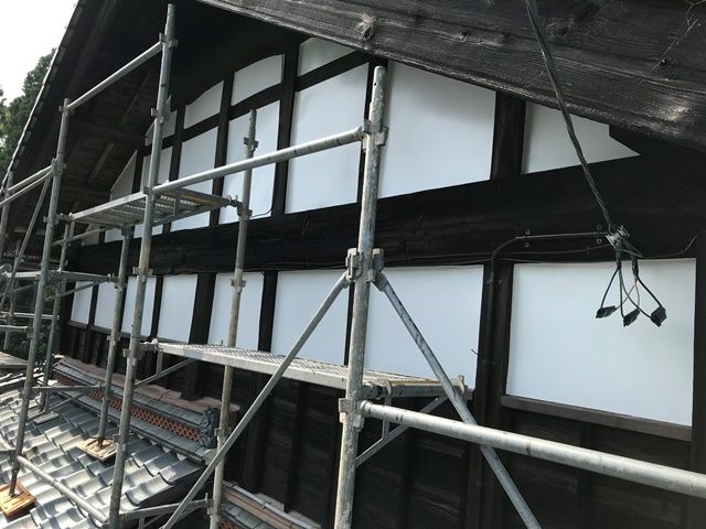 越前市で漆喰壁をガルバリウム鋼板でカバーする工事２