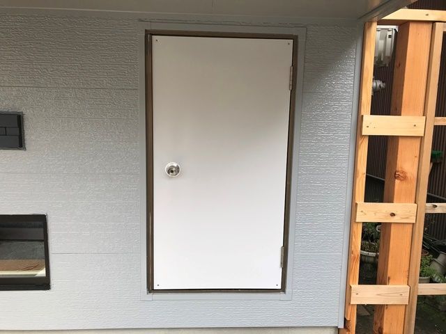 福井市でドア表面の板金カバー