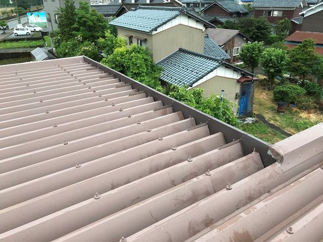 永平寺町で雨の吹き込み防止に板金取付