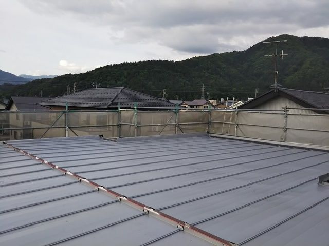 防水屋根のリフォーム現場です