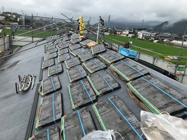越前市で屋根材の荷揚げです
