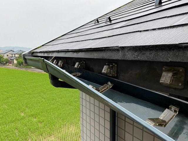 春江町でアパートの雨樋修理でした