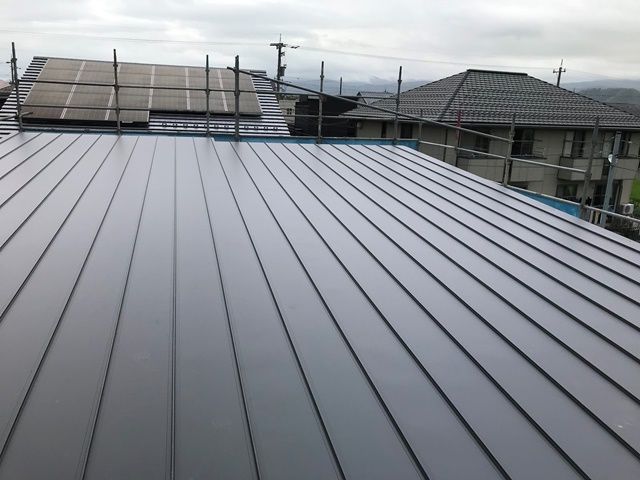 敦賀市で新築屋根の立平ロック施工です